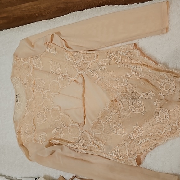 Lace bodysuit - Picture 4 of 4